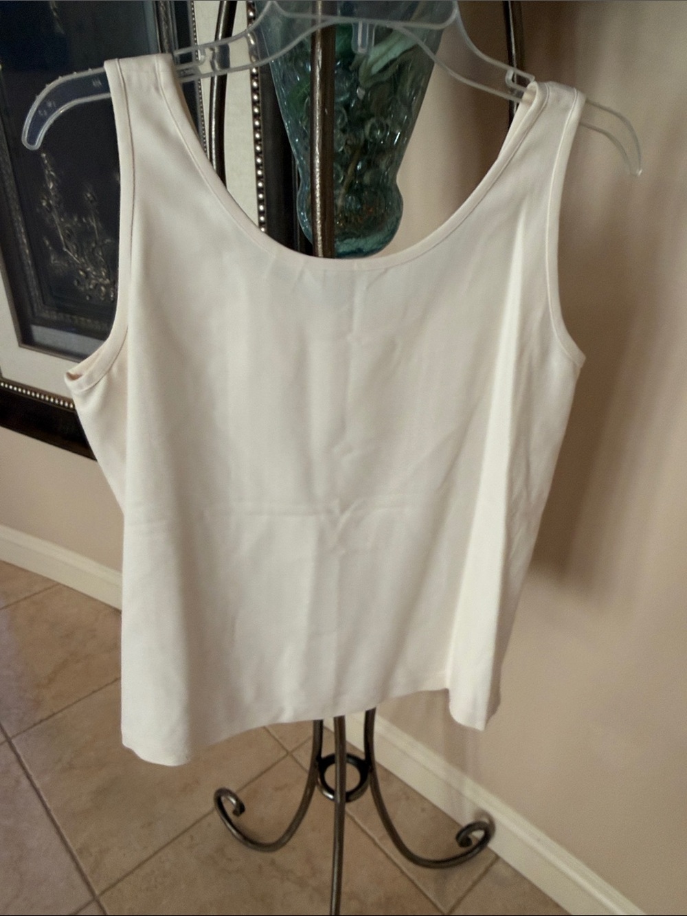 Women’s Tommy Bahama White Scoop Neck 100% Silk Tank Top - Picture 3 of 5